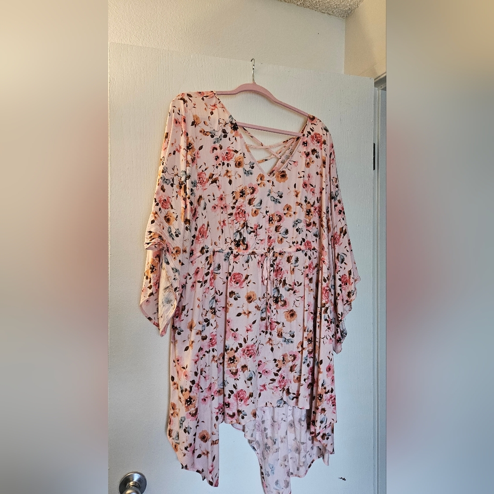torrid Floral Baby Pink Babydoll Challis Sharkbite Hem Tunic Top - Picture 3 of 4